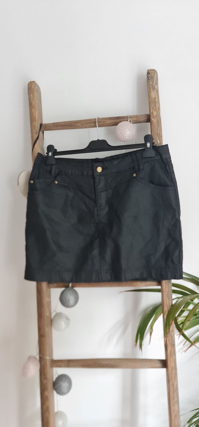 Jupe taille 42 XL enduite noire