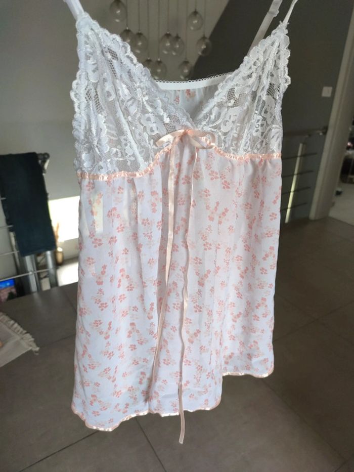 Débardeur de nuit a fleurs - photo numéro 3