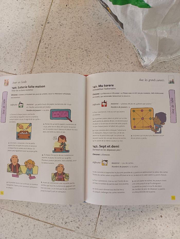 Ce livre propose 250 idées de jeux,
Seul ou à plusieurs 
Intérieur et extérieur... - photo numéro 3