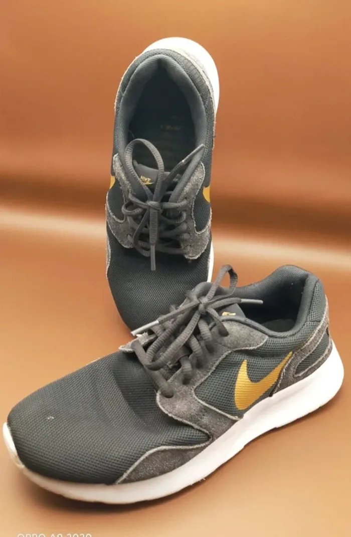 Baskets Nike, noir et doré, pointure 38,5 - photo numéro 7