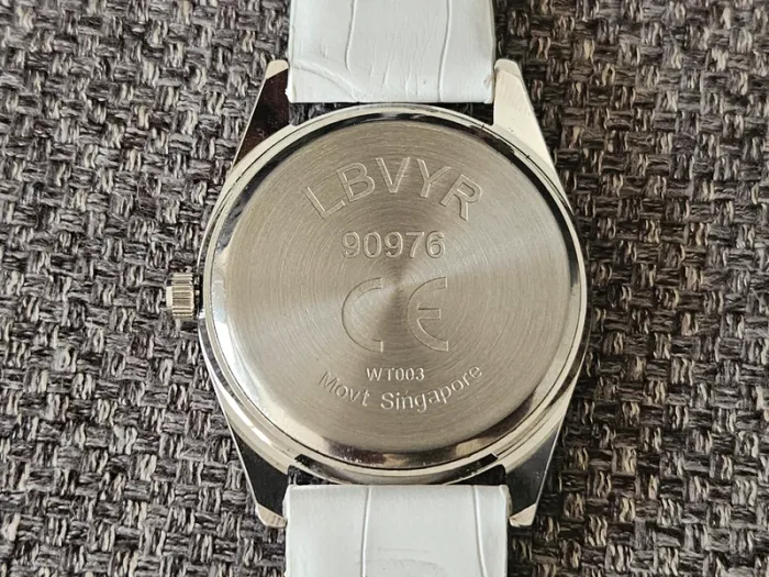 Montre femme LBVYR 90976 neuve, bracelet cuir blanc crocodile strass mouvement Singapore strass - photo numéro 12