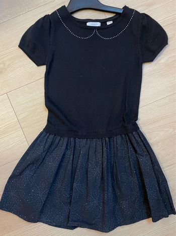 Robe noire et brillante