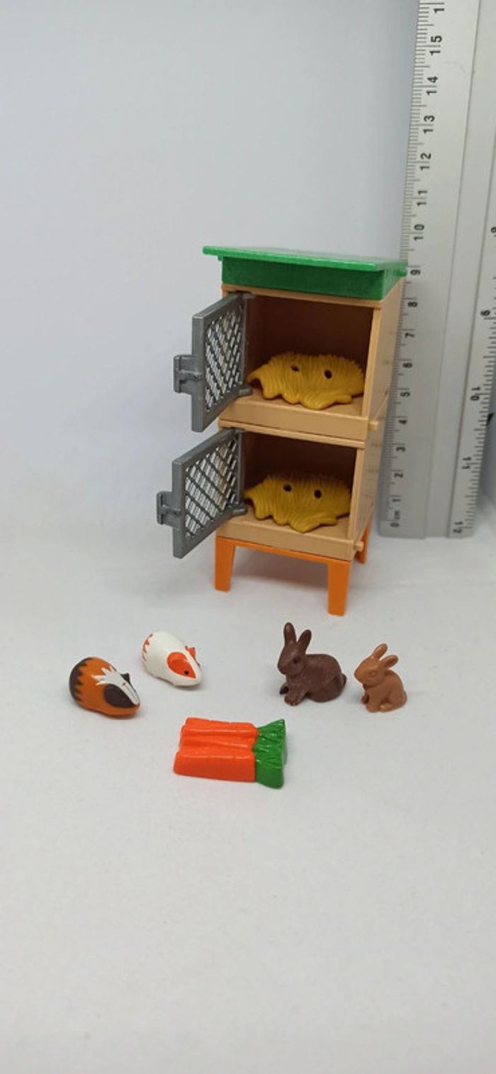 Deux clapiers avec lapins et cochons d'inde playmobil
