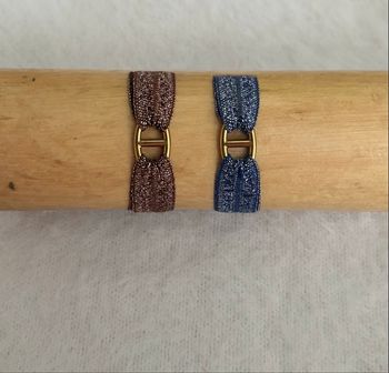 Bracelet tissu petite maille marine dorée