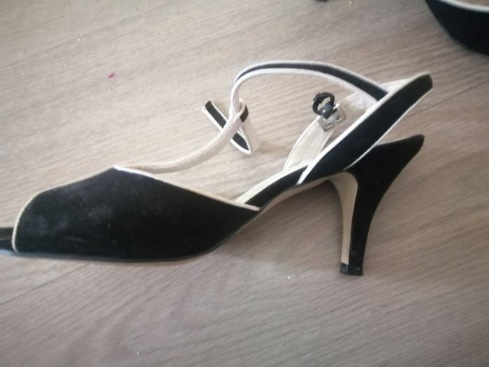 Chaussure escarpins femme.