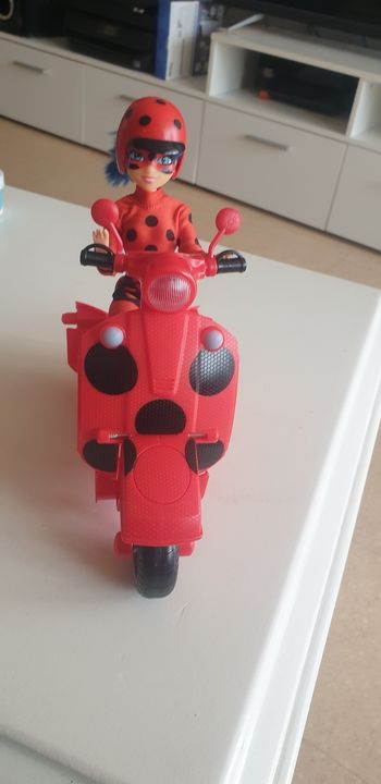 Scooter miraculous et son personnage
