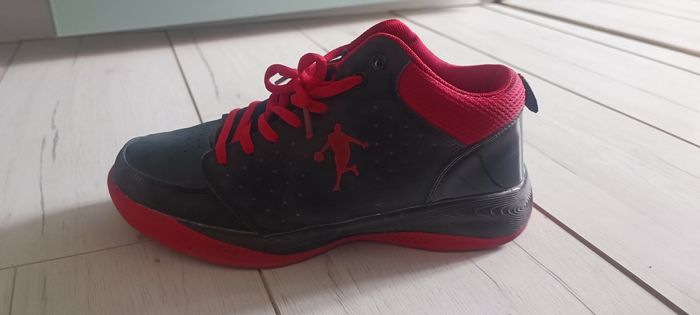 👟 Baskets/chaussures de sport noires et rouges 40 👟 - photo numéro 8