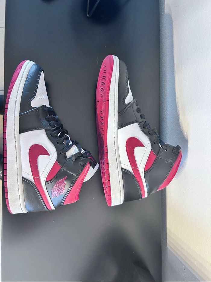 Air Jordan 1 Mid – Pointure 40 – Très bon état – Coloris Bordeaux/Noir/Blanc - photo numéro 3