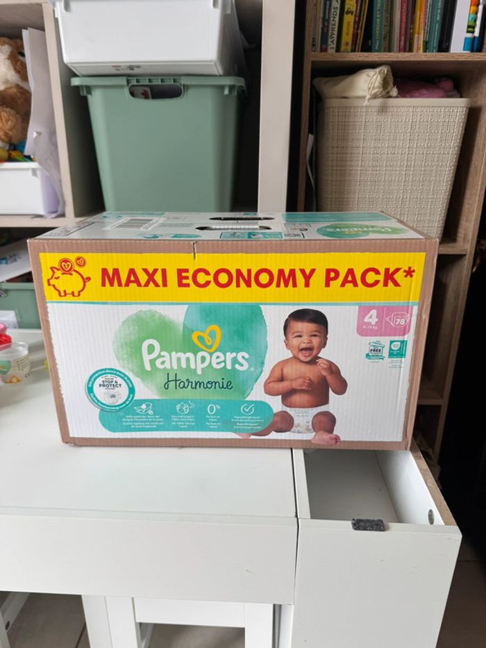 Carton couches Pampers harmonie taille 4 NEUF