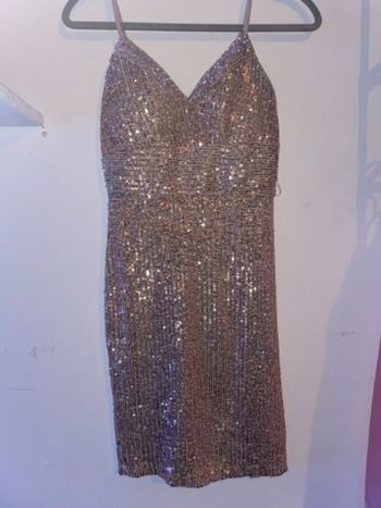Robe rose à sequins