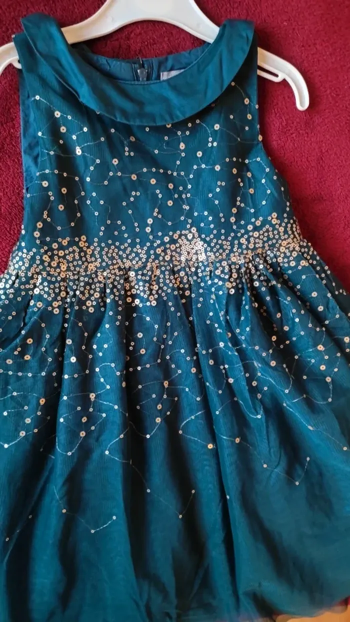 Robe taille 4 ans - photo numéro 2