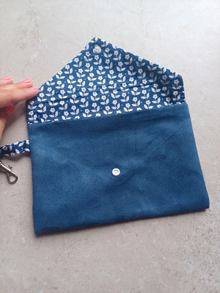Pochette en velours marine - photo numéro 2