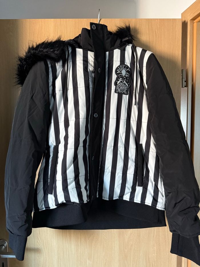 Manteau à capuche beetlejuice
