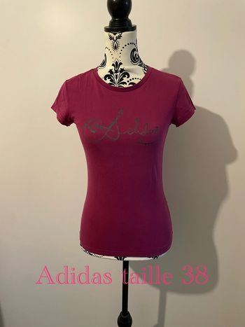 T-shirt authentique manche courte col rond rose foncé fushia écriture gris foncé Adidas taille 38