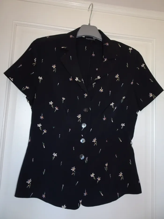 Chemiser/veste cacharel taille 38/40 - photo numéro 3