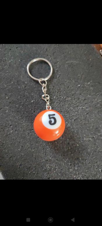 Porte clé boule billard numéro 5