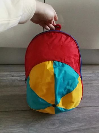 Sac à dos en forme de casquette