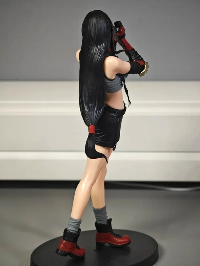 Figurine Final Fantasy VII : Tifa 20cm neuve avec boîte - photo numéro 4