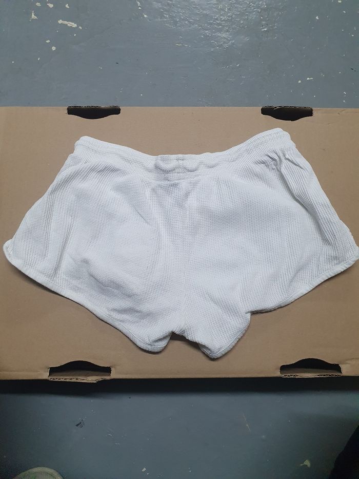 Short blanc taille 32/34 - photo numéro 2