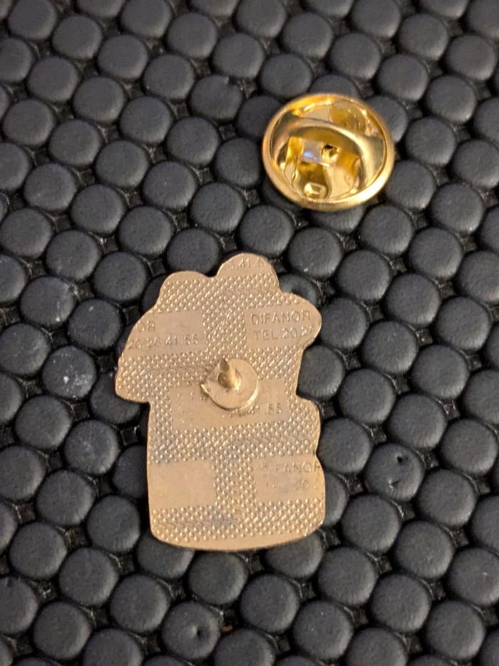 Pin's RC Lens Marseille OM 1992 football - photo numéro 2