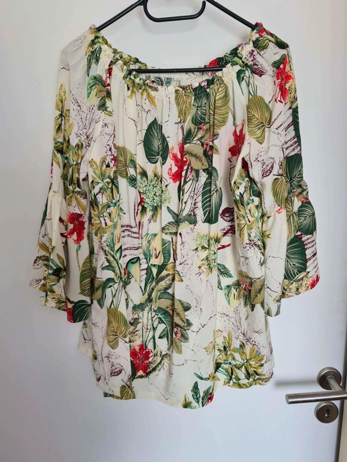 Blouse épaule dénudées fleurie taille 40 42
