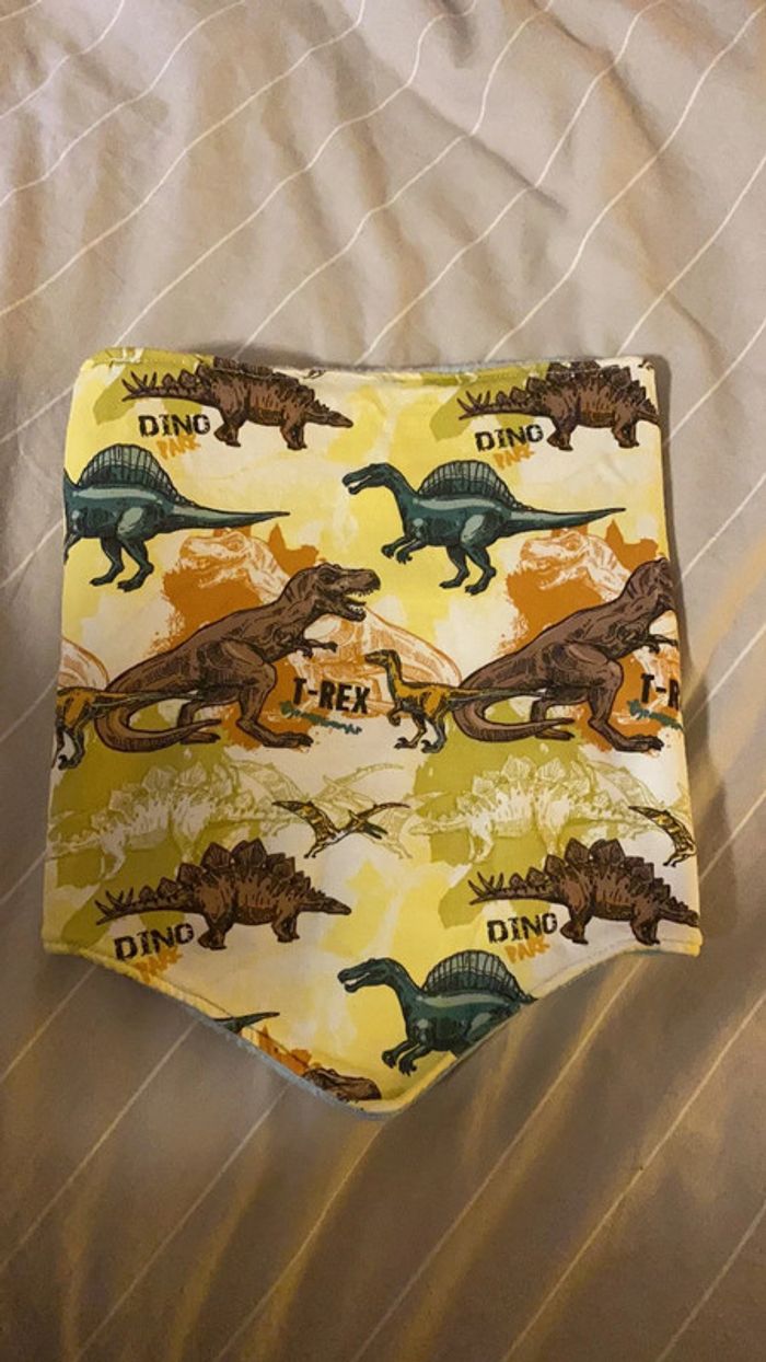 Cache cou ( echarpe) dinosaure