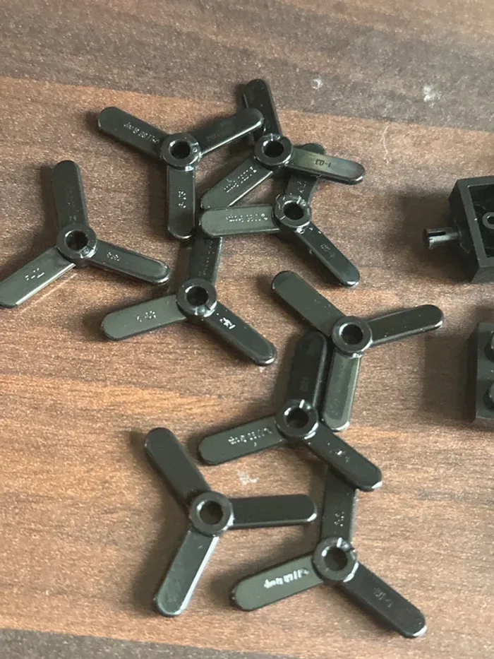 10 Lego comprenant Hélice + base plate détail dans l’annonce - photo numéro 3