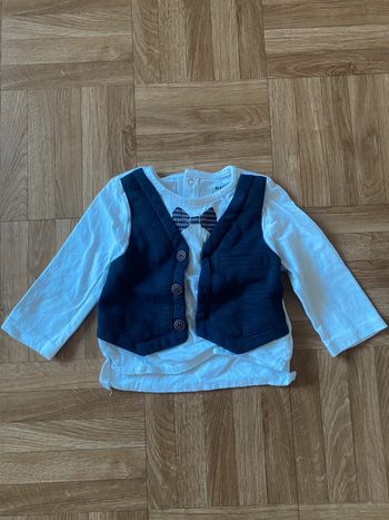 Blazer sans manches intégré sur t shirt Kiabi taille 6 mois
