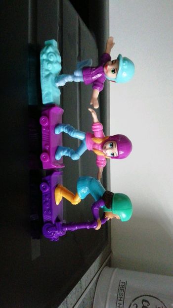 3 figurines skateuse burger King