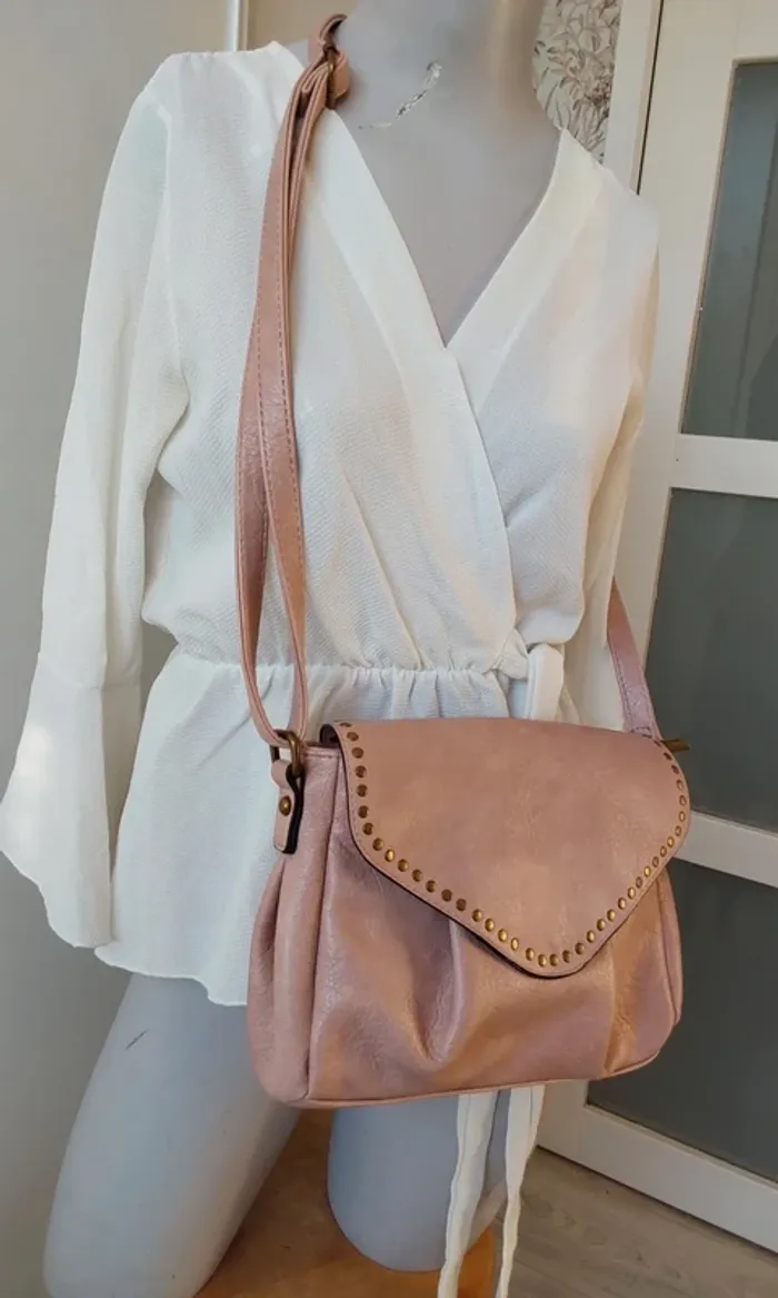 Sac rose bandoulière en parfait état, comme neuf 👍 - photo numéro 14