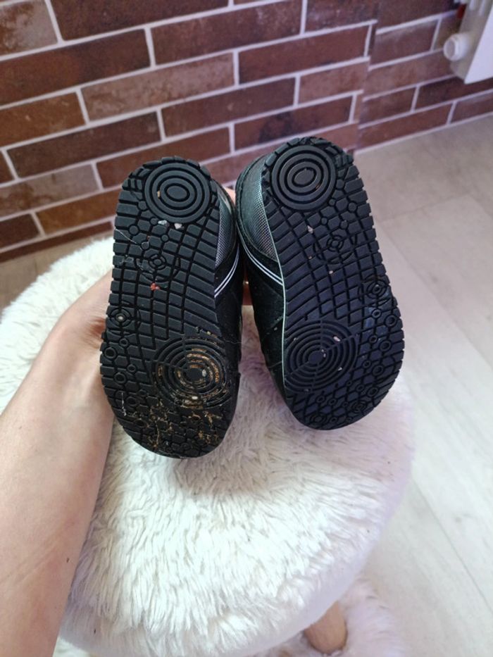 Chaussures Nike et umbro taille 22 - photo numéro 11