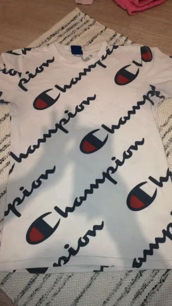 Tee-shirt champion