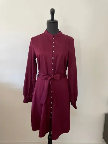 Très belle robe marque Molly Bracken taille M