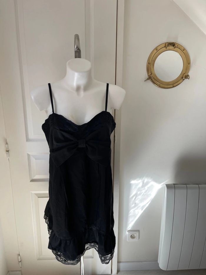Robe noire avec noeud - photo numéro 2