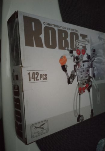 Jeux construction métallique type mécano Robot 142 pièces neuf +8 ans