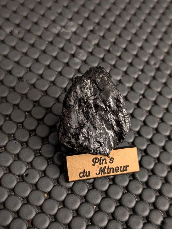 Pin's du mineur, Charbon mine corons