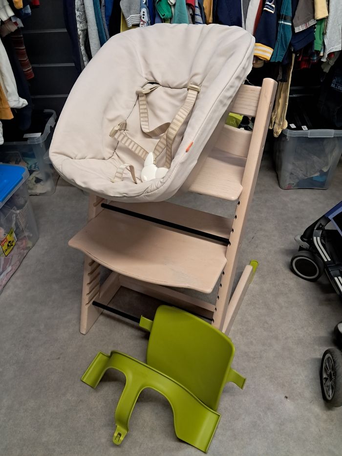Chaise haute évolutive stokke tripp trapp avec baby set.  New born set  et housse