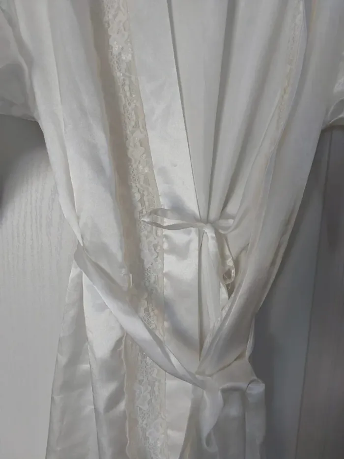 Peignoir tissu satiné blanc cassé - photo numéro 4