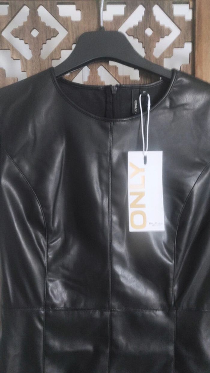 Robe simili neuve - photo numéro 4