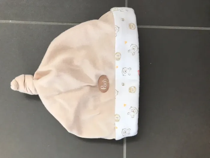 Bonnet winnie l’ourson 9 mois neuf