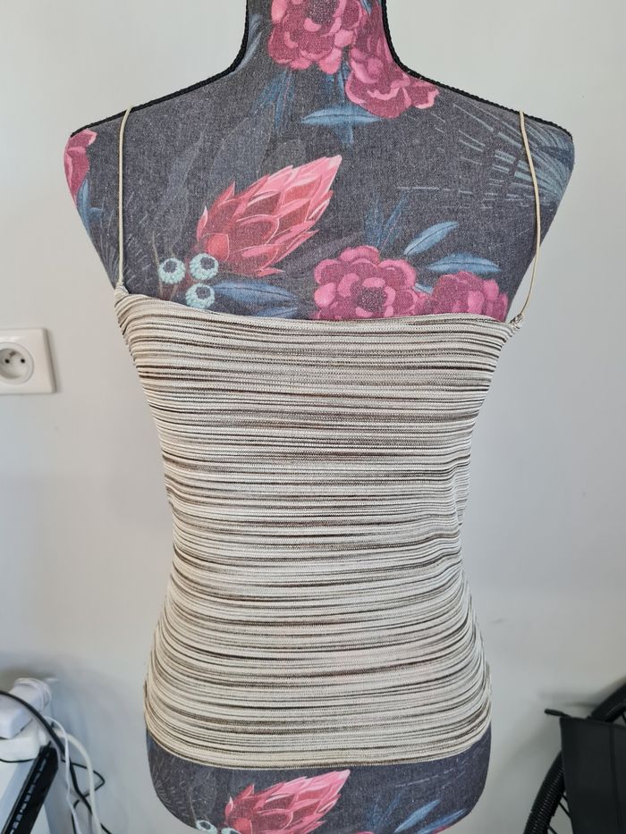 Deux tops identiques promod