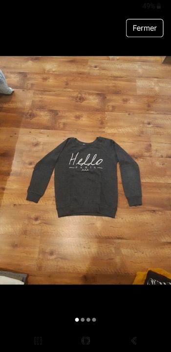 Sweat pull, taille XS, bershka, gris avec inscription "hello paris" beige. Très bon état.