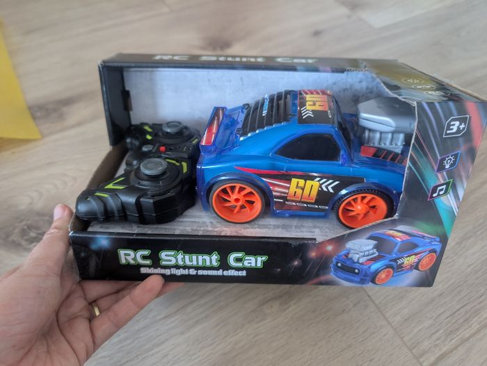 Voiture télécommandée