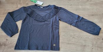 Haut bleu marine broderie neuf