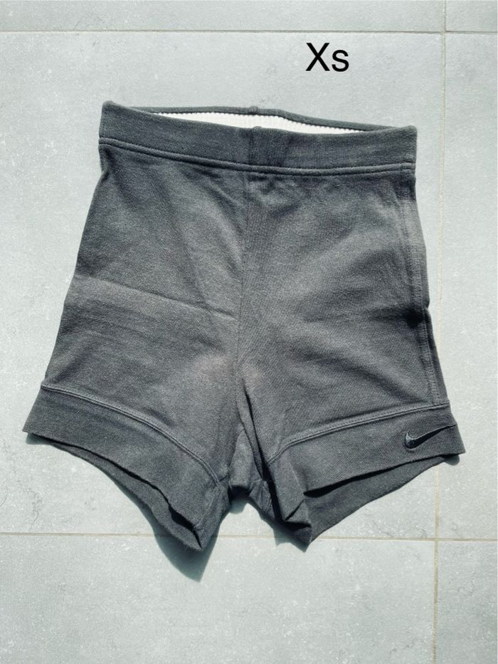 Short de sport femme Nike