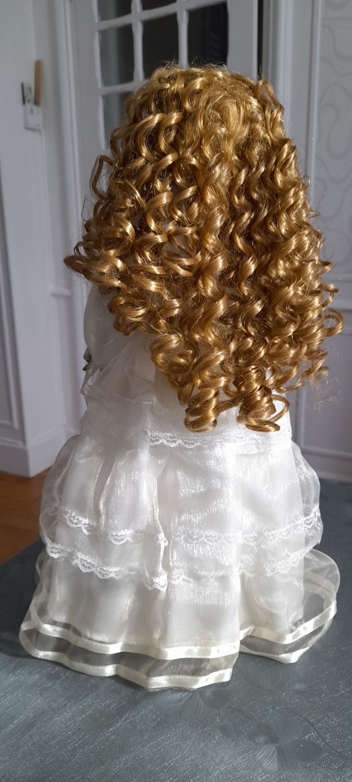 Poupée en porcelaine - photo numéro 7