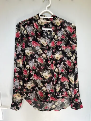 Blouse fleurie transparente