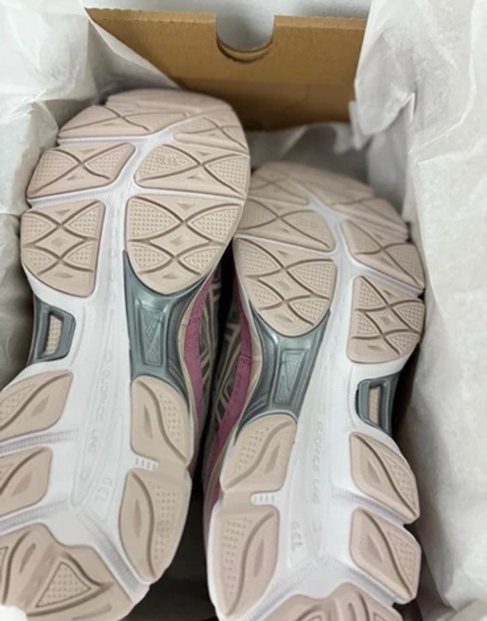 Baskets Asics GEL-NYC  taille 39.5 - photo numéro 3