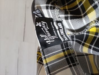 Pantalon écossais jaune, noir et blanc de marque Hell Bunny