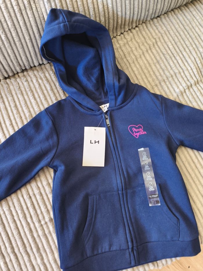 Veste à capuche neuve